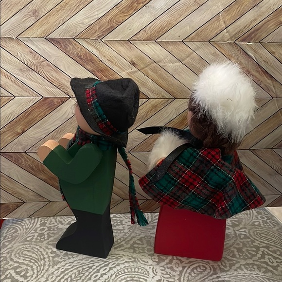 Vintage wood block Festive Wooden Figurines hand painted Christmas carolers. 8” - Picture 4 of 6